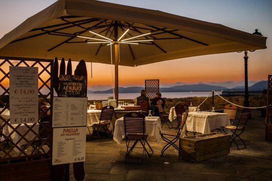 Miques de Mirall Lounge Restaurant Bar